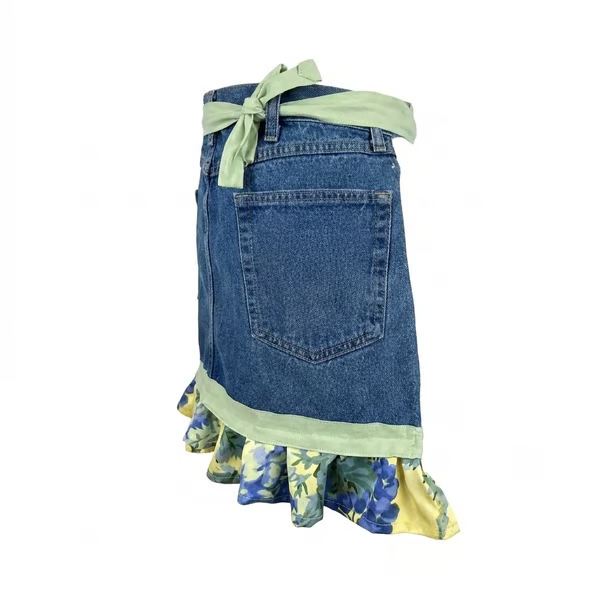 👖 Denim Echo Ruffle Apron – Upcycled Vintage Jean with Floral Lace 🌸 Sustainable Kitchen & Gardening Gift 🧑🌾♻️