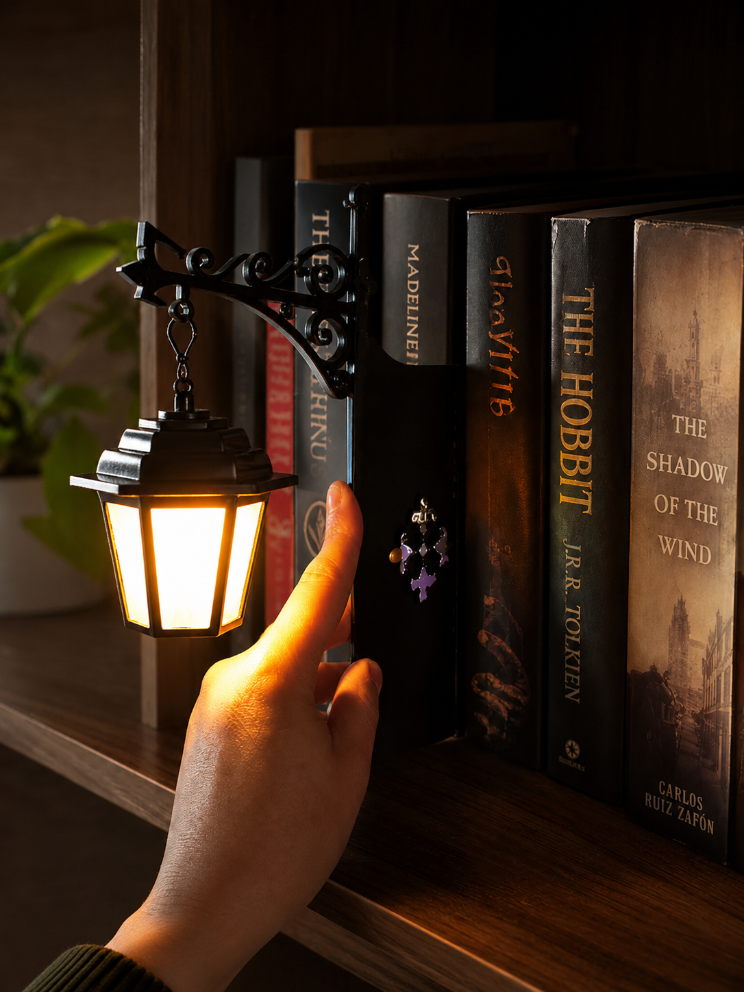 Library Lantern-Decorative Bookshelf Lighting