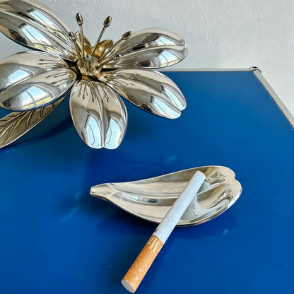 🌸 Vintage Flower Ashtray & Candle Holder – Sculptural Elegance