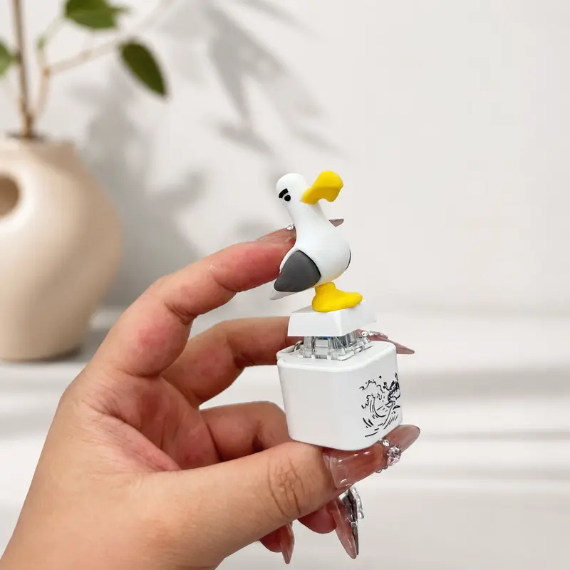 🐦🎁 Seagull "MINE!" Button Keychain – Real Sound & LED Light