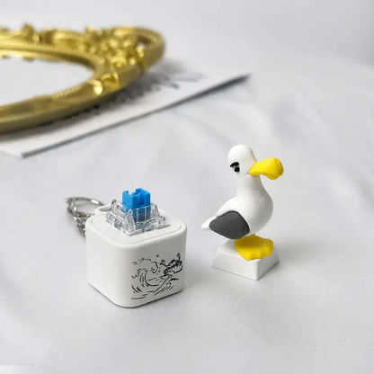 🐦🎁 Seagull "MINE!" Button Keychain – Real Sound & LED Light