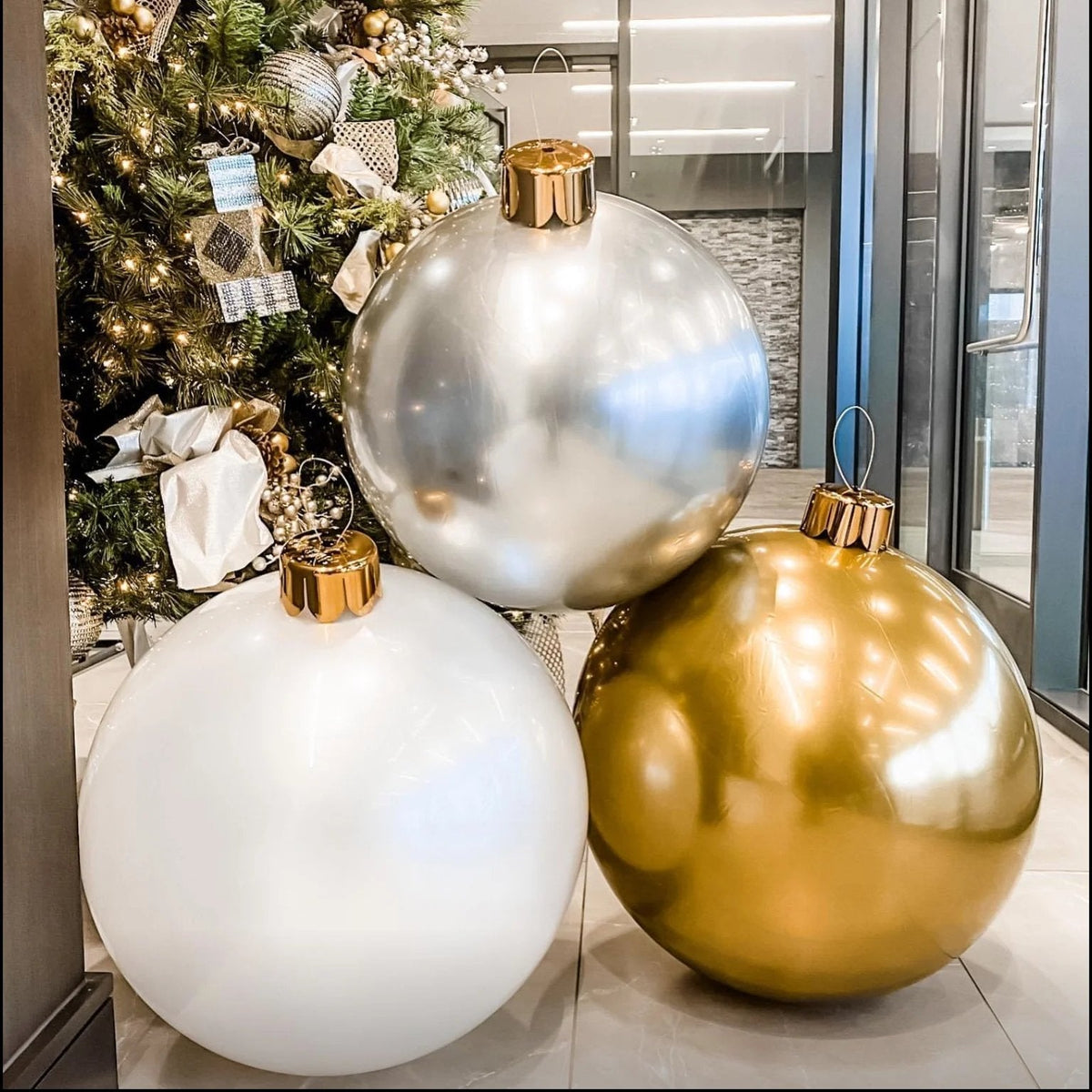 🎈Oversized Inflatable Christmas Ball Decoration