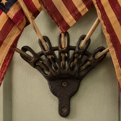 🦅⭐Vintage Tea-Stained 5-Flag Fan Cast Iron Wall Decor | 🔥Classic Americana Rustic Patriotic Wall Hanging 🇺🇸