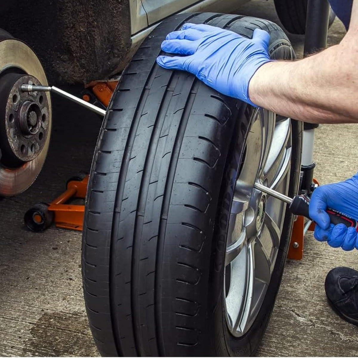 Effortless Wheel Fitting & Alignment Tool