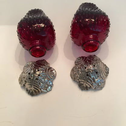 Vintage Strawberry-Shaped Salt and Pepper Shaker Set – A Charming Addition to Your Dining Table 🍓